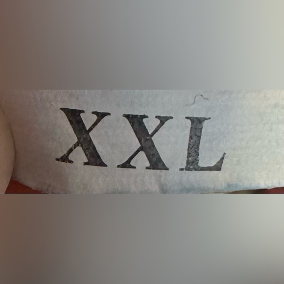 NO BRAND SHOWN Size XXL Vibrant Heart Pattern Sweatshirt - Picture 6 of 7